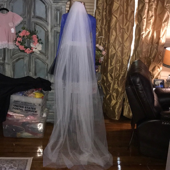 elegant chapel length 2 Layer wedding veil w/comb - Picture 7 of 8